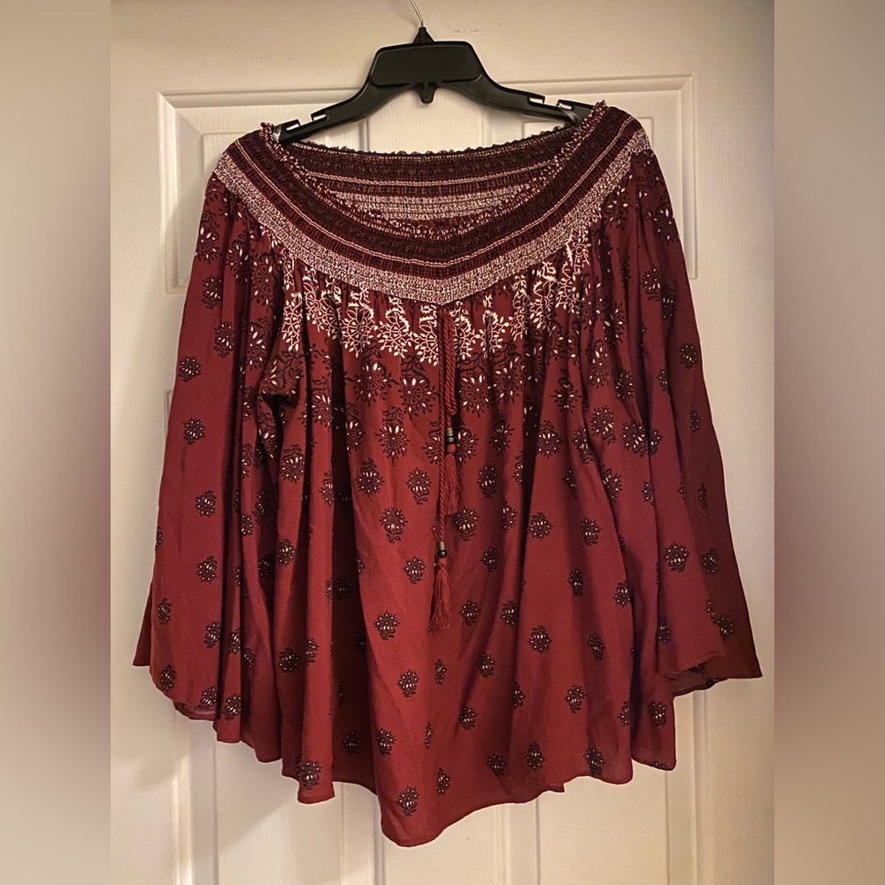 Off shoulder bell sleeve top
